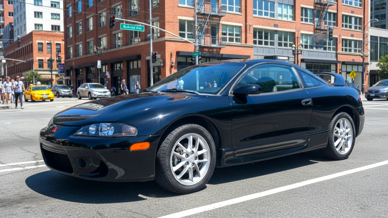 Mitsubishi Eclipse GSX черного цвета