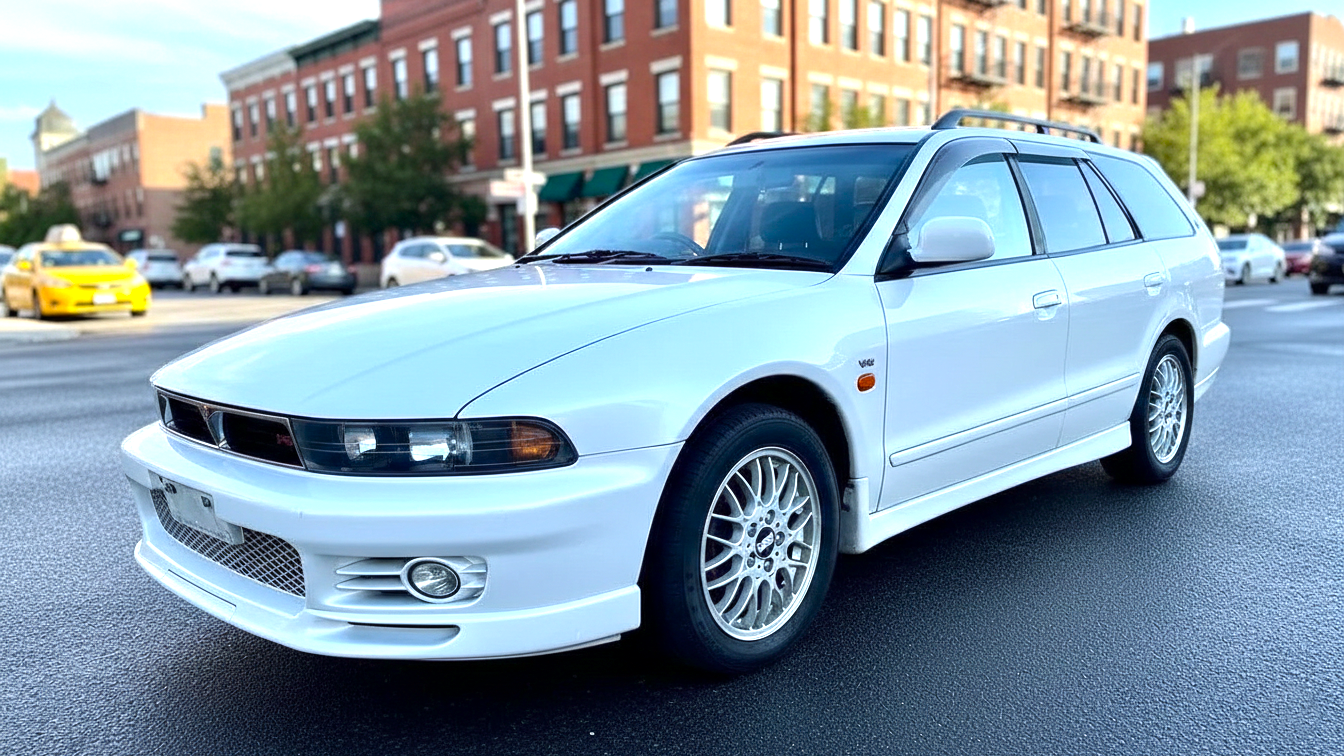 Mitsubishi Galant VR-4 поколение E38 белого цвета
