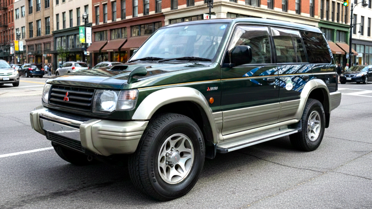 Mitsubishi Pajero first generation (L040) зеленого цвета