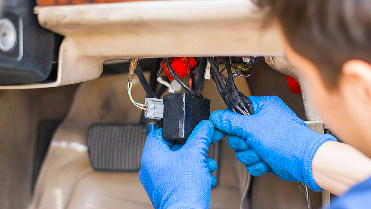 Car alarm wiring
