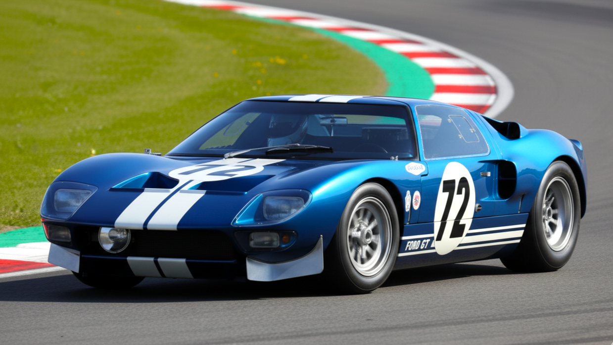 Ford GT40 1964 года синего цвета