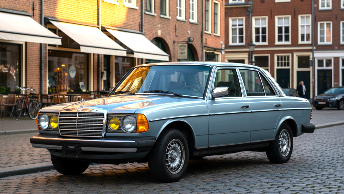 Mercedes-Benz W123 (1976–1985) grey colour