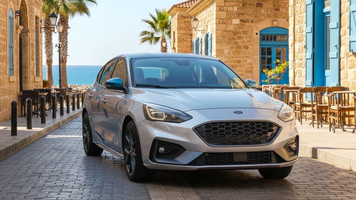 Ford Focus серебристого цвета